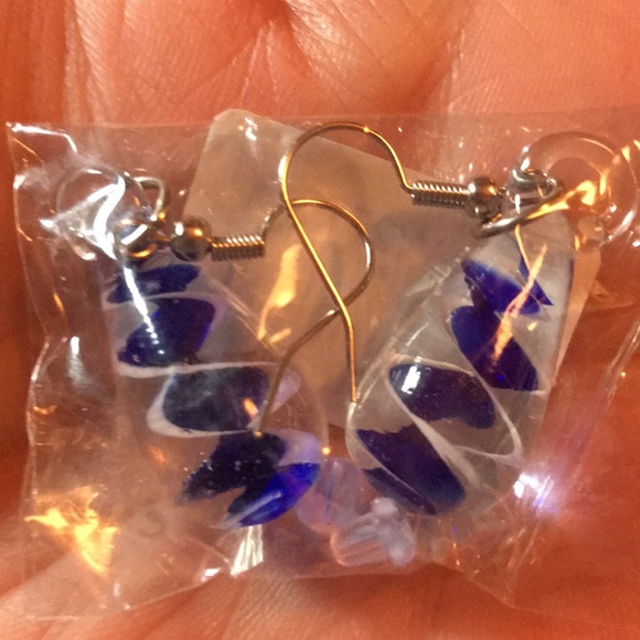 NEW! 💙 DEEP BLUE GLASS DROP EARRINGS - Picture 2 of 4